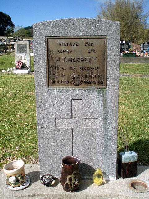 Jerry Barrett's grave, 2008