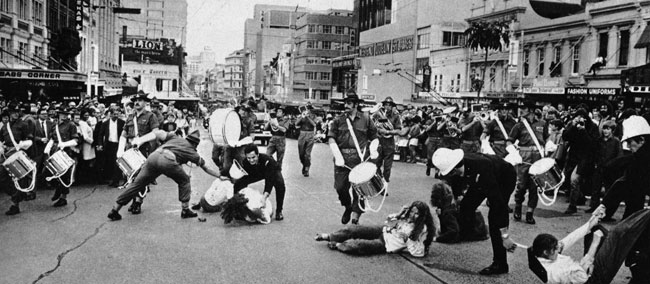 Protesters interrupt 161 Battery parade in Auckland, 1971