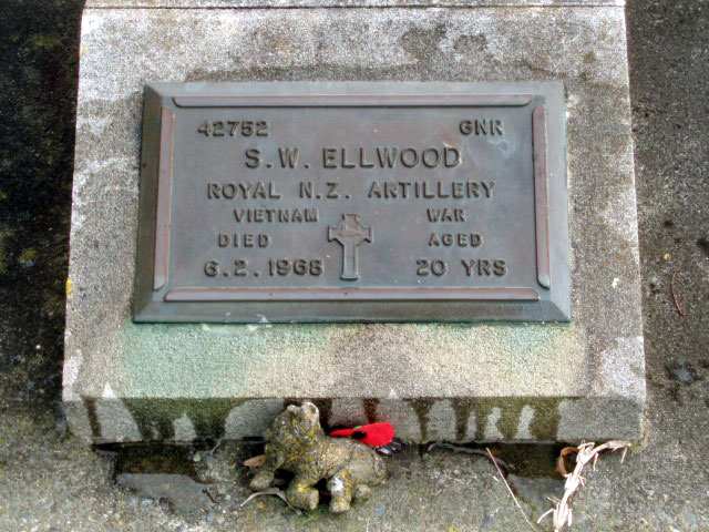 Stuart Ellwood's grave, 2010