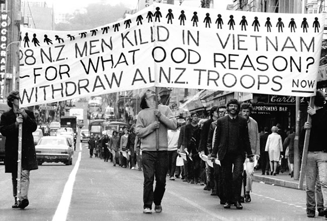 Protesters highlight New Zealand casualties in Vietnam, 1970