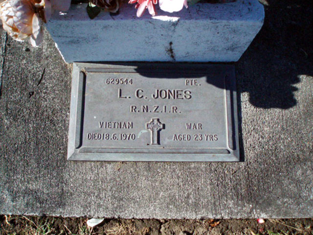 Leonard Jones grave, 2008