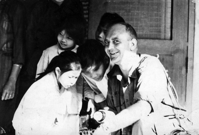 Noel Bell with children at Bong Son
