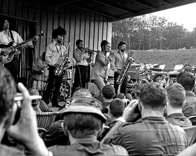 Quin Tikis performing at Nui Dat, 1968