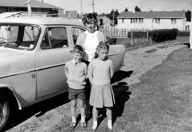 Susan Hughes with family at Waiouru, 1966