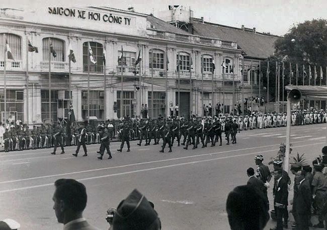 NZ contingent marching in Saigon, 1971