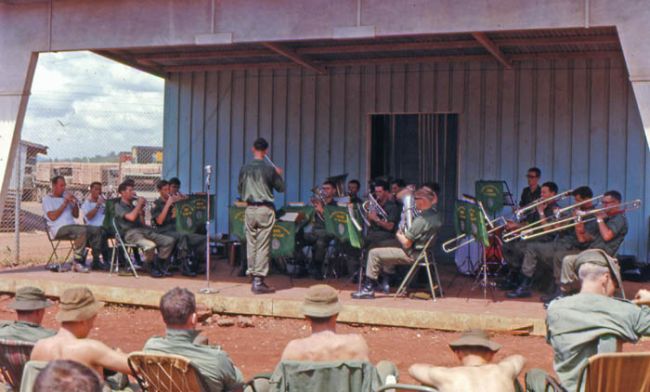1RNZIR Band Tour Vietnam 1969 - Concert at the Dustbowl