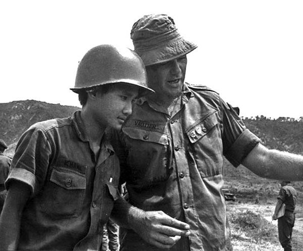 1NZATTV instructor with South Vietnamese soldier, circa 1971-72