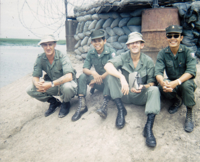 Bob Lowe (left) and Bryan Lichtwark with South Vietnamese instructors at Chi Lang, 1971