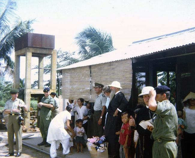 Lt-Col Rob Smith visits Binh Loi orphanage, circa 1967 Lt-Col Rob Smith visits Binh Loi orphanage, circa 1967