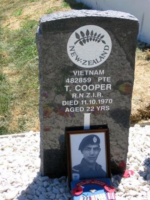 Thomas Cooper's grave, 2008 Thomas Cooper's grave, 2008