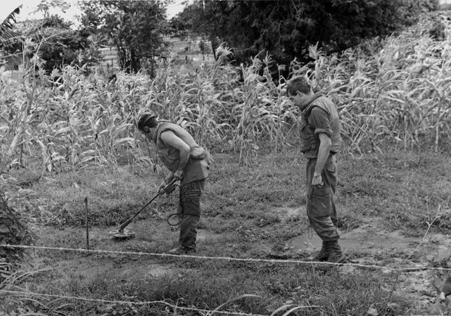 New Zealand engineers clearing land mines near Nui Dat, circa 1969 New Zealand engineers clearing land mines near Nui Dat, circa 1969
