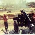 Jim Gilchrist (left) and Selwyn Lilley firing Howitzer in Vietnam, 1969
